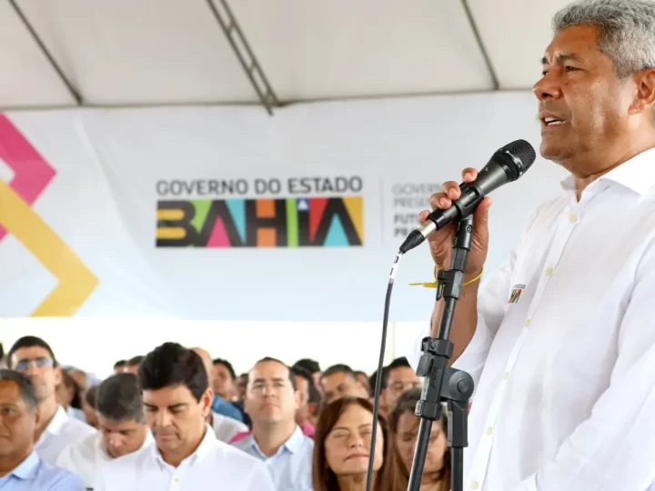 Governador da Bahia: Bolsonaro deveria ser jogado por retroescavadeira na vala 
