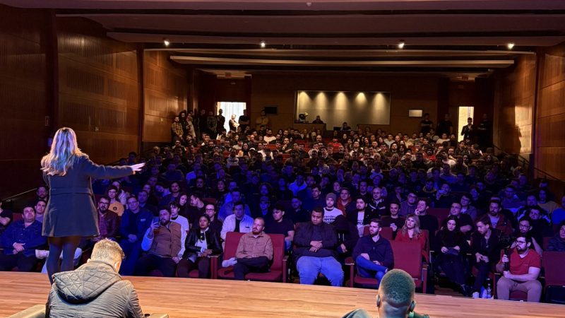 MBL lota Teatro Regina Vogue em Curitiba com congresso que reuniu lideranças e debatedores